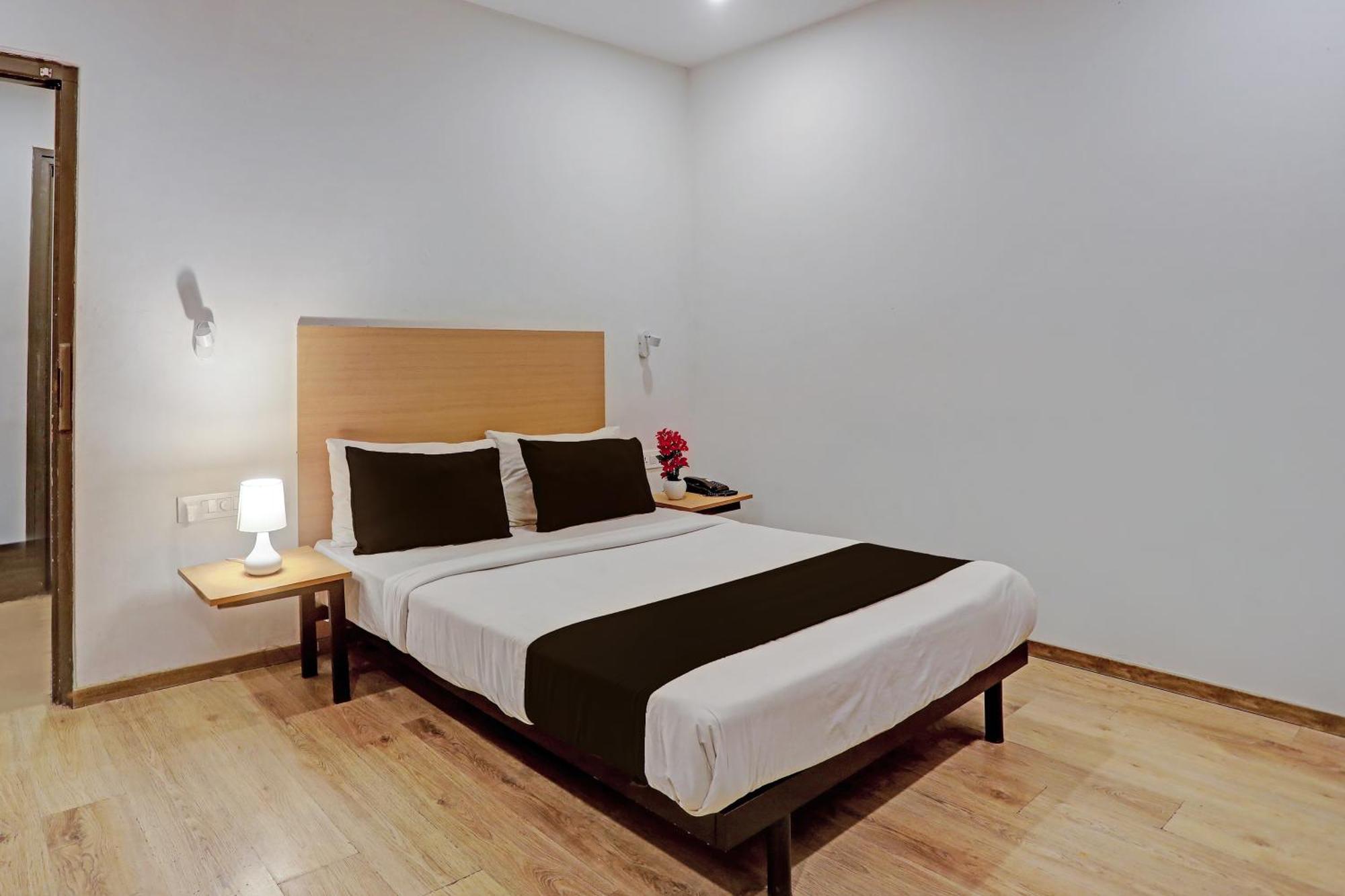 Super Townhouse Near Secunderabad Railway Station, Yashoda Hospital, Patny Centre Exterior photo